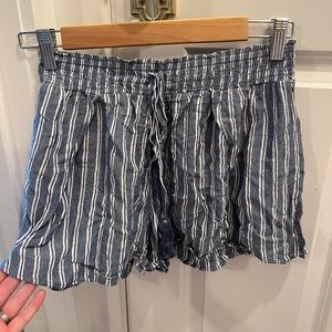American eagle flowy shorts